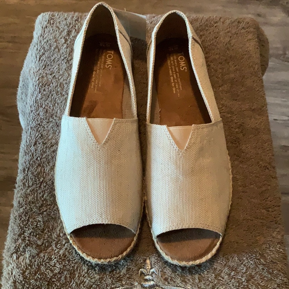 Tom’s flat slip-on espadrilles NWT